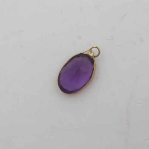 13 - 9ct gold bezel-set oval cut amethyst charm/pendant, 0.1g. UK P&P Group 0 (£6+VAT for the first lot a... 