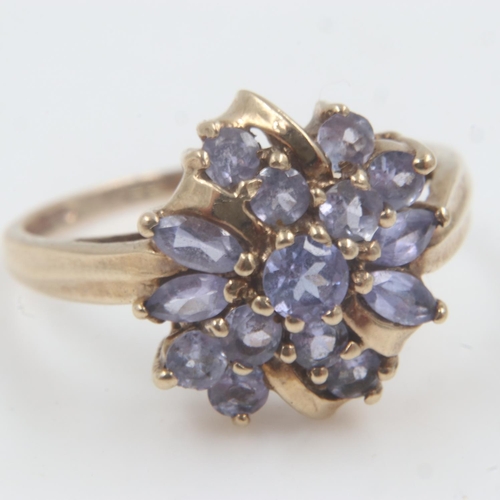 14 - 9ct gold cluster ring, size T, 3.0g. UK P&P Group 0 (£6+VAT for the first lot and £1+VAT for subsequ... 