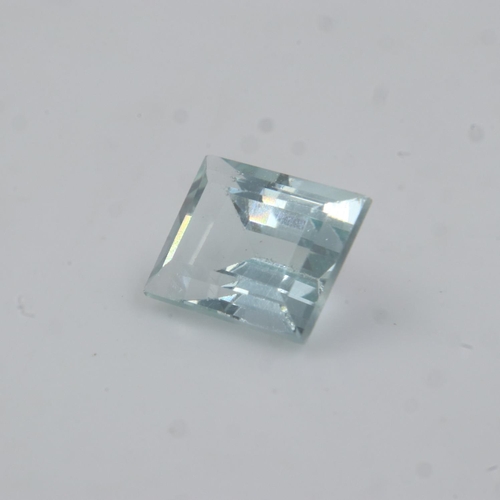 28 - Loose natural 1.7ct aquamarine. UK P&P Group 0 (£6+VAT for the first lot and £1+VAT for subsequent l... 