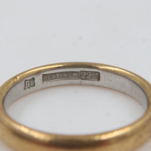 30 - 22ct gold and platinum band ring, size L, 4.8g. UK P&P Group 0 (£6+VAT for the first lot and £1+VAT ... 