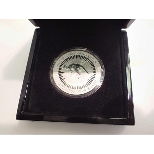 1091 - 1oz Australian Kangaroo restrike round - boxed. UK P&P Group 1 (£16+VAT for the first lot and £2+VAT... 