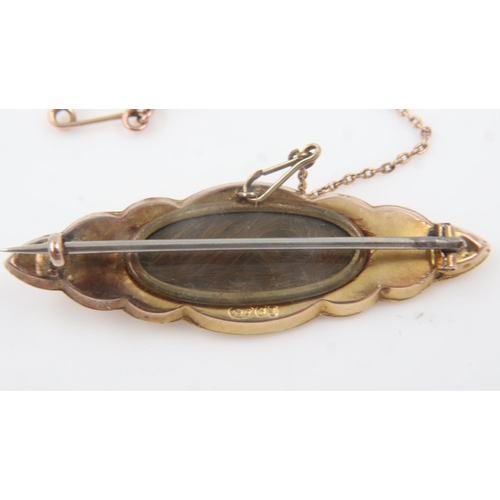 71 - 9ct gold mourning brooch with safety chain, braded hair panel set verso, L: 45 mm, 3.0g. UK P&P Grou... 