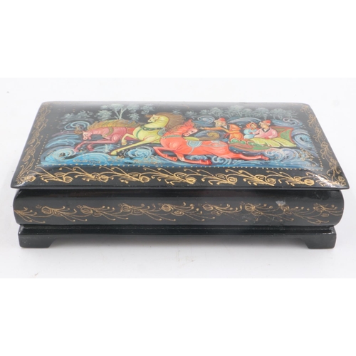 183 - Russian lacquered casket, the cover depicting an image of the Palekh Bird of Troika, 14 x 8 x 4 cm H... 