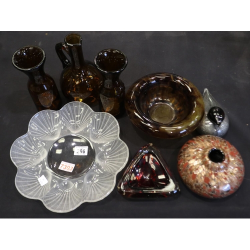 286 - Art glass including bottle vases, squat vase etc, with a frosted glass oyster plate in the manner of... 