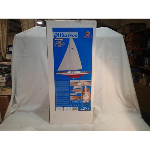 2049 - Boxed Albatros yacht by Gunther, new in box, ex shop stock. UK P&P Group 2 (£20+VAT for the first lo... 