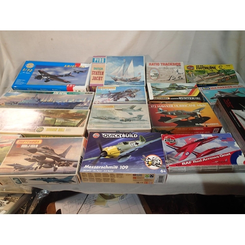 2058 - Approximately thirty plastic kits, various makes, aircraft, motorcycle, railway, ships etc, all star... 