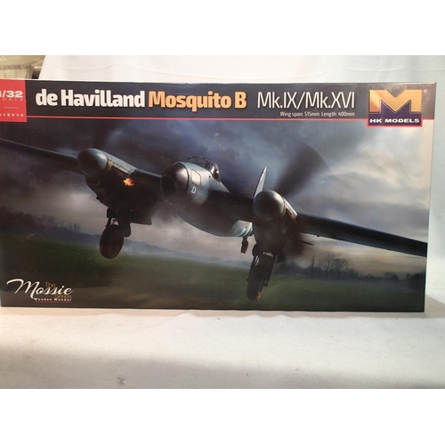 2069 - HK Models 1/32 scale plastic kit, De Havillard Mosquito B, L: 400 mm, span: 515 mm, as new, boxed. U... 