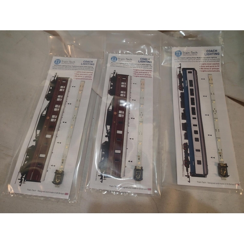 2142 - Three Train Tech coach lighting packs, new in packs, OO gauge. UK P&P Group 1 (£16+VAT for the first... 