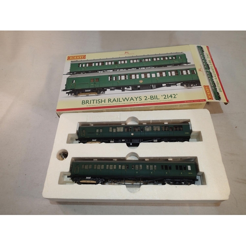 2212 - OO scale Hornby R3162A, 2-BIL set, B.R green, near mint, storage wear to box. UK P&P Group 1 (£16+VA... 