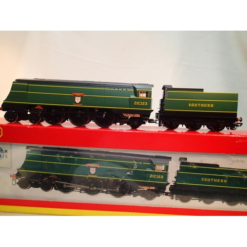 2238 - OO scale Hornby R2219 West Country class, Blackmoor Vale, 21C123, SR green, near mint, box with wear... 