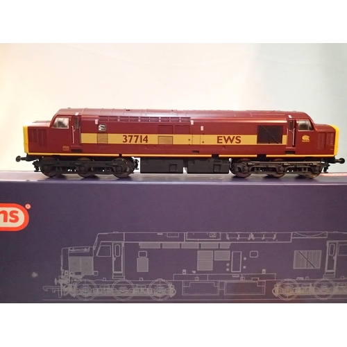 2241 - OO scale Vi Trains class 37 diesel, EWS livery, 37714, excellent condition, no paperwork, wrong box ... 