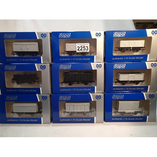 2253 - OO scale, nine assorted Dapol unpainted wagons, excellent condition, boxed. UK P&P Group 1 (£16+VAT ... 