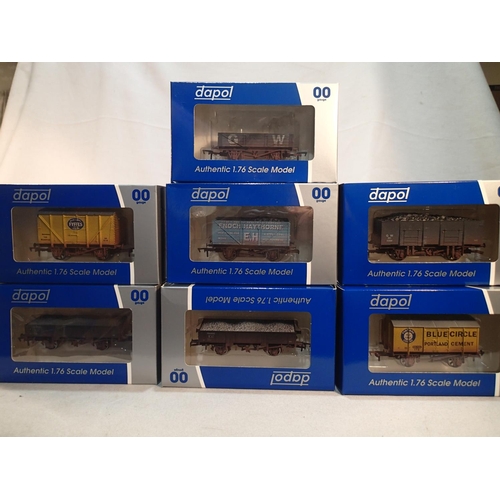 2263 - OO scale, seven Dapol weathered wagons, excellent condition, plain boxes. UK P&P Group 1 (£16+VAT fo... 