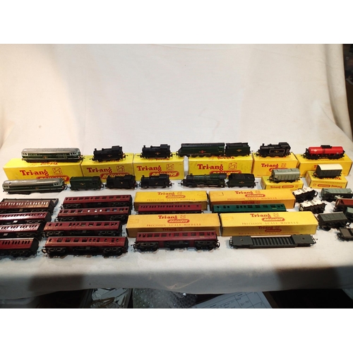 2276 - Triang TT gauge locomotives and rolling stock, Clan Line, Windsor Castle, five Jinty, 0.6.0 diesel, ... 