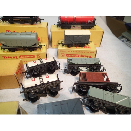 2276 - Triang TT gauge locomotives and rolling stock, Clan Line, Windsor Castle, five Jinty, 0.6.0 diesel, ... 