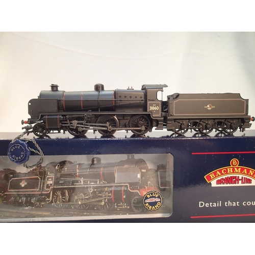 2279 - OO scale Bachmann 32-151, N class, 31860, BR lined black, early crest, near mint, box with wear. UK ... 