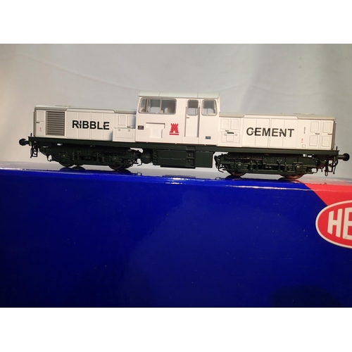 2289 - OO scale Heljan 17061, class 17, Ribble Cement livery, near mint, boxed. UK P&P Group 1 (£16+VAT for... 