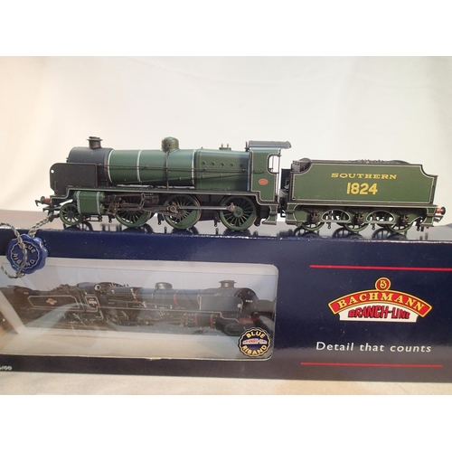 2298 - OO scale Bachmann 32-153 N class, 1824, Southern lined green, near mint, storage wear to box. UK P&P... 