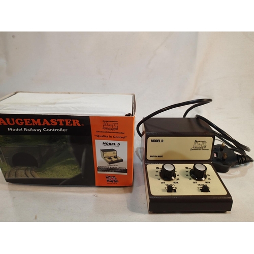 2332 - Gaugemaster model D two track controller, excellent condition, box is poor. UK P&P Group 1 (£16+VAT ... 