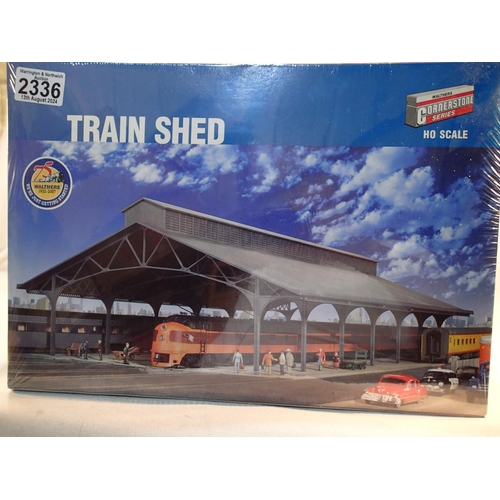 2336 - HO Scale Walthers train shed kit, approximately 57 x 35 x 16 cm H, new, factory sealed. UK P&P Group... 