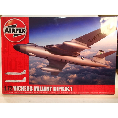 2352 - Airfix 1/72 scale Vickers Valiant kit, appears as new, storage wear to box, unchecked. UK P&P Group ... 