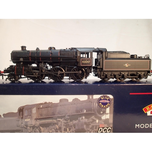 2370 - OO scale Bachmann 32-576, class 4 Ivatt, 43047, black, late crest, excellent condition, box with wea... 