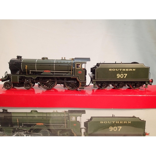 2383 - OO scale Hornby R2843 schools class, 907, Dulwich, Southern green, near mint, storage wear to box. U... 