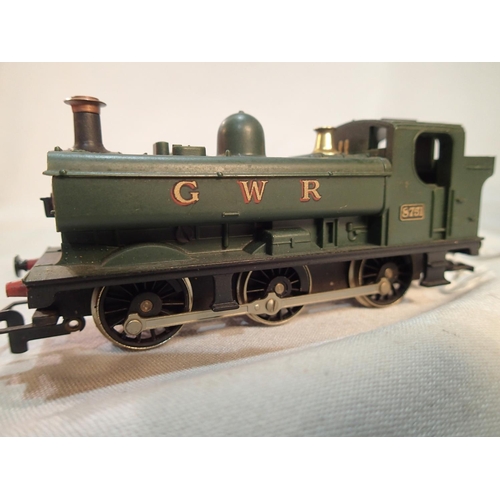 2420 - OO scale Hornby Pannier tank, 8751, GWR green, excellent condition, missing one buffer, unboxed. UK ... 