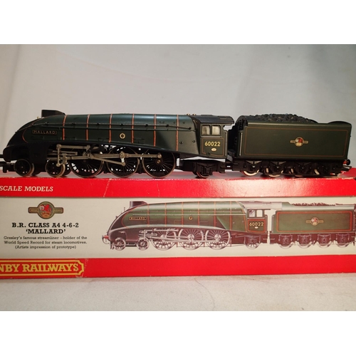 2423 - OO scale Hornby Mallard, 60022, green, late crest, excellent condition, box is fair. UK P&P Group 1 ... 