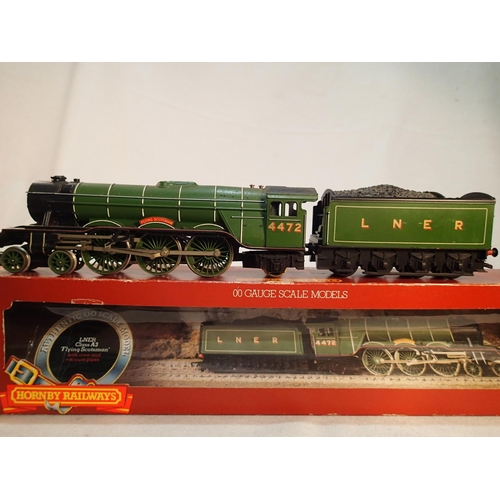 2427 - OO scale Hornby R322, class AB, Flying Scotsman, 4472, LNER green, excellent condition, box is good.... 