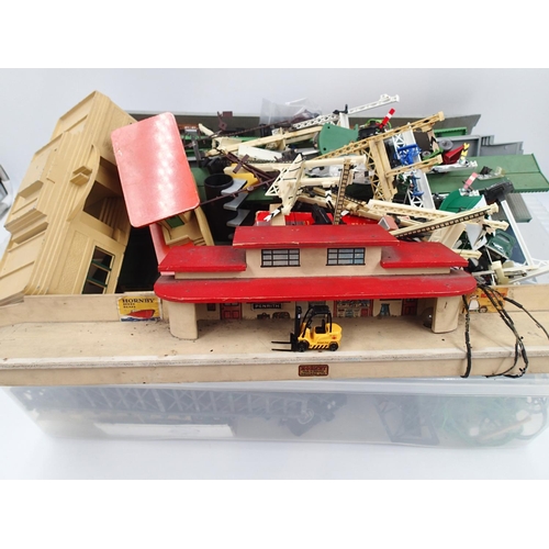 2473 - Quantity of model railway accessories to include Hornby, Hornby Dublo and Lima. UK P&P Group 3 (£30+... 