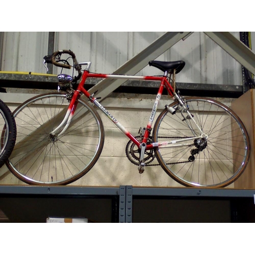 1001 - Ernie Clements racing bike 23 inch frame, 25 inch wheels. Not available for in-house P&P