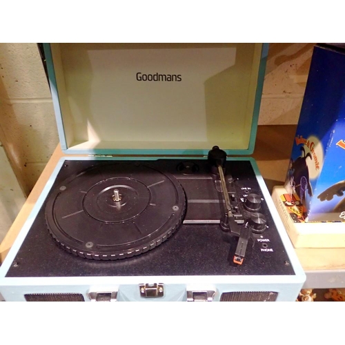 1025 - Blue Goodmans suitcase bluetooth turntable, with power supply, working. Not available for in-house P... 