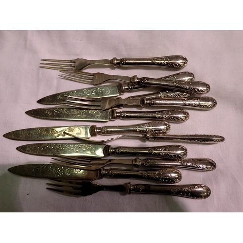 1110 - Twelve hallmarked silver handled knives and forks, Sheffield assay 1929. UK P&P Group 1 (£16+VAT for... 