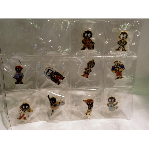 1111 - Ten vintage Robinsons golly pin badges. UK P&P Group 1 (£16+VAT for the first lot and £2+VAT for sub... 