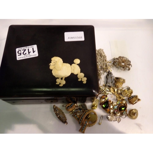 1125 - Papier mache jewellery box with costume contents. UK P&P Group 1 (£16+VAT for the first lot and £2+V... 