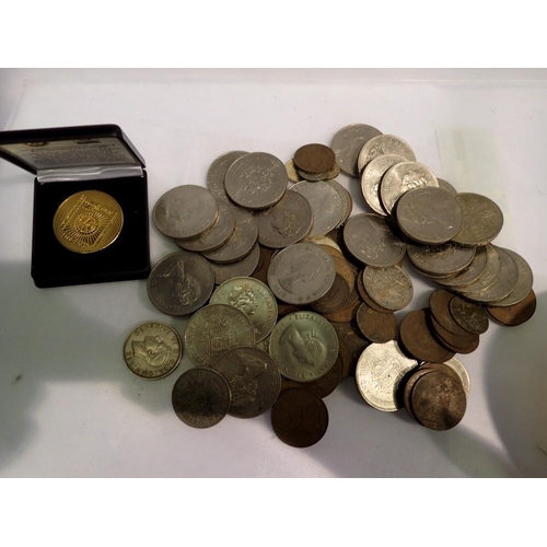 1127 - Quantity of commemorative crowns, silver half crowns and other coins. UK P&P Group 1 (£16+VAT for th... 