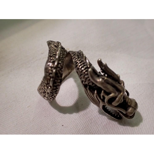 1160 - Large silver dragon rings. UK P&P Group 1 (£16+VAT for the first lot and £2+VAT for subsequent lots)