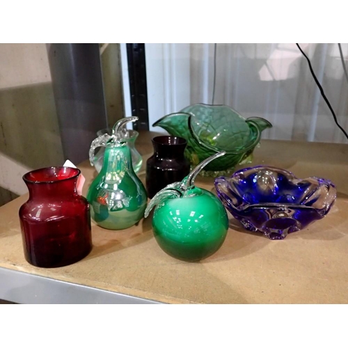 1183 - Collection of art glass, including bowls, vases etc. Not available for in-house P&P