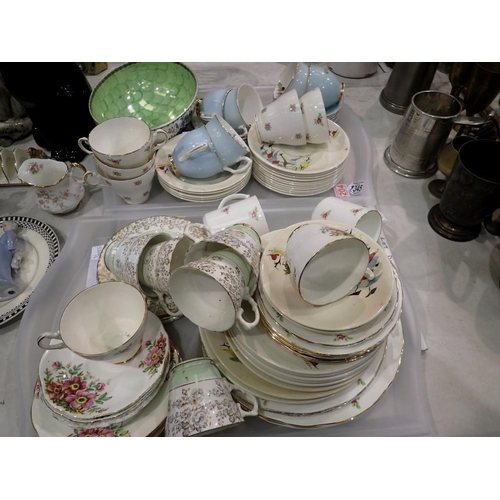 1345 - Mixed ceramics, including Maling Lustre fruit bowl and Argyle teaware etc. Not available for in-hous... 