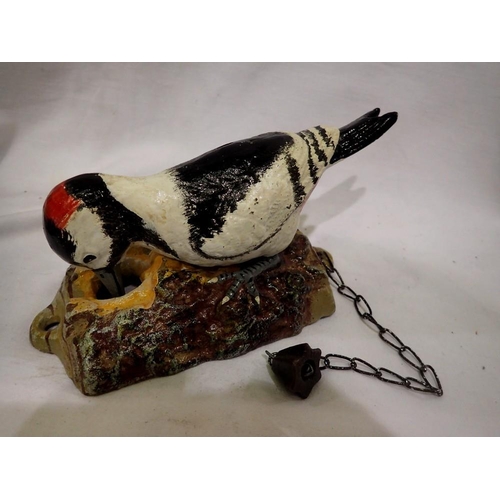 1349 - Cast iron Woodpecker doorknocker, H: 18 cm. UK P&P Group 2 (£20+VAT for the first lot and £4+VAT for... 