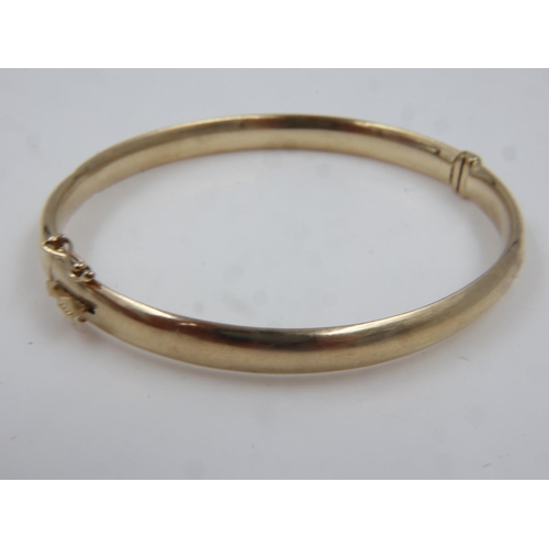 11 - 9ct gold hinged bangle, 6.9g. UK P&P Group 0 (£6+VAT for the first lot and £1+VAT for subsequent lot... 