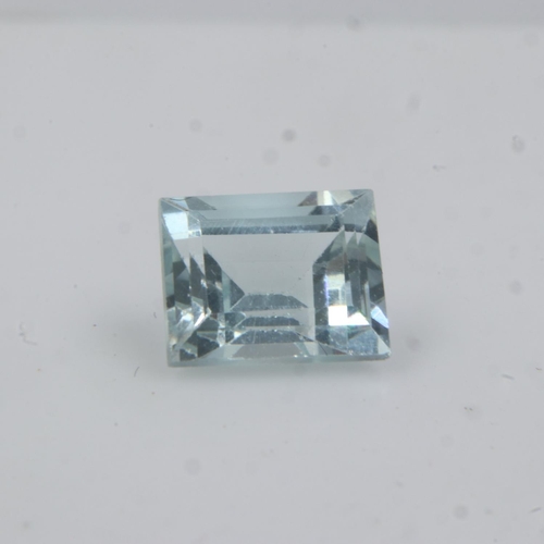 12 - Loose natural 1.7ct aquamarine. UK P&P Group 0 (£6+VAT for the first lot and £1+VAT for subsequent l... 