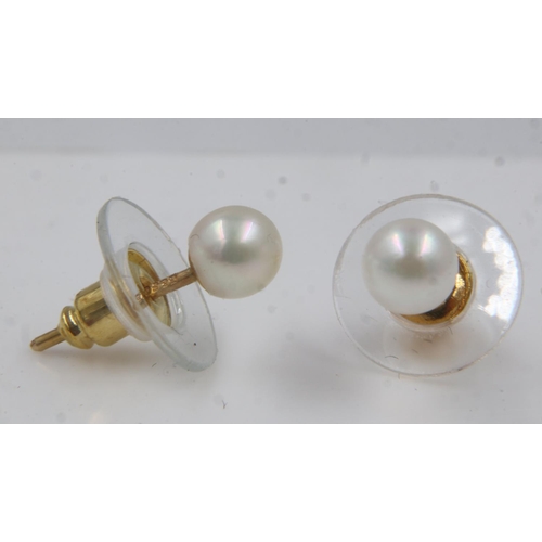 13 - 9ct gold and pearl solitaire stud earrings, 0.8g. UK P&P Group 0 (£6+VAT for the first lot and £1+VA... 