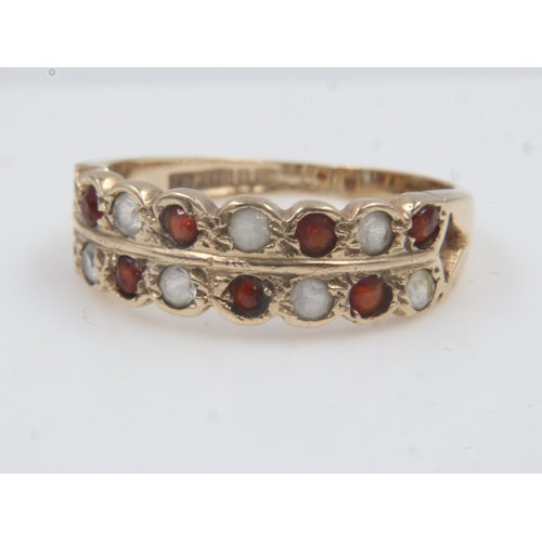 39 - 9ct gold ring set with garnet and cubic zirconia, size O, 2.7g. UK P&P Group 0 (£6+VAT for the first... 