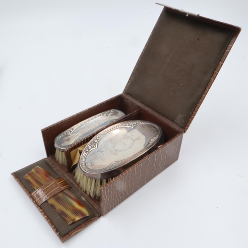 86 - Hallmarked silver mounted two brush set in fitted case. UK P&P Group 2 (£20+VAT for the first lot an... 