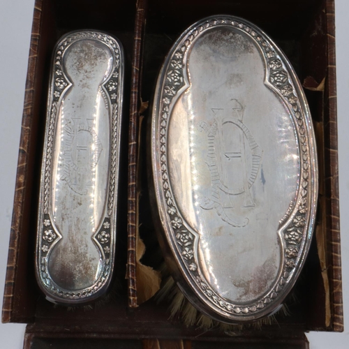 86 - Hallmarked silver mounted two brush set in fitted case. UK P&P Group 2 (£20+VAT for the first lot an... 