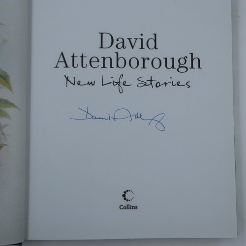 111 - David Attenborough New Life Stories signed first edition. UK P&P Group 1 (£16+VAT for the first lot ... 