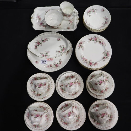 162 - Royal Albert tea and dinner service in the Lavender Rose pattern, including a 21 piece tea set with ... 