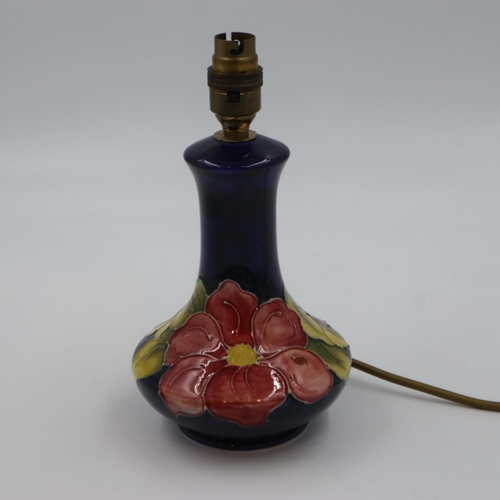 200 - Moorcroft table lamp in the Clematis pattern, overall H: 25cm. UK P&P Group 2 (£20+VAT for the first... 